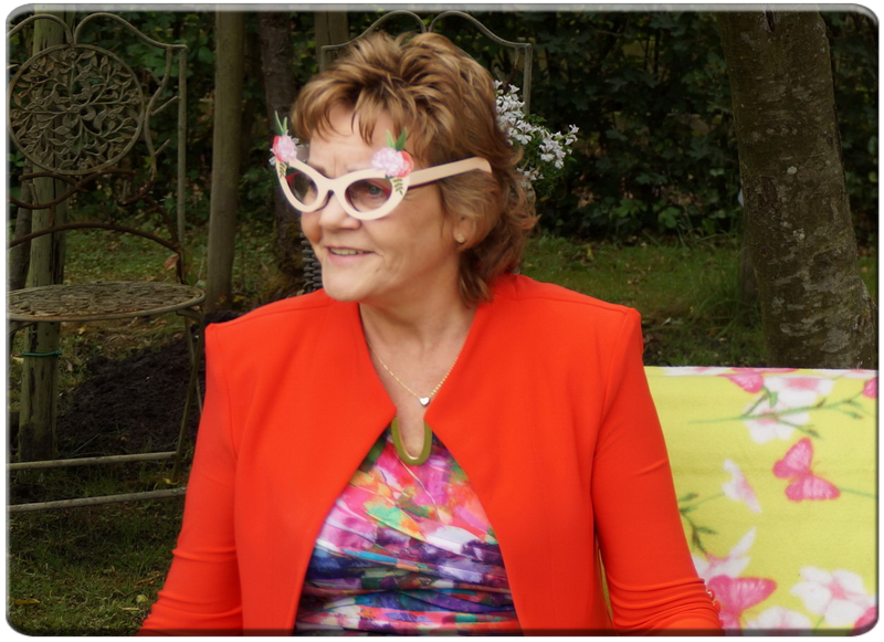 Elly-met-Bril-001_big